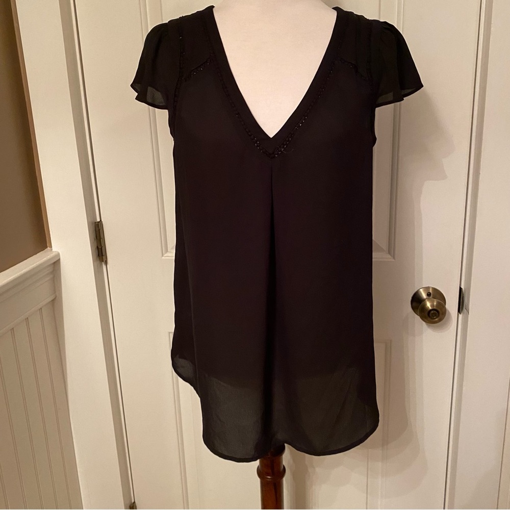 MAEVE ANTHROPOLOGIE TOP BLOUSE BLACK V-NECK V BACK CAP SLEEVE SIZE 4
